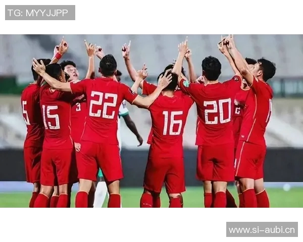 亚洲杯决赛再现经典对决 球迷热议胜负背后的战术博弈与球员表现